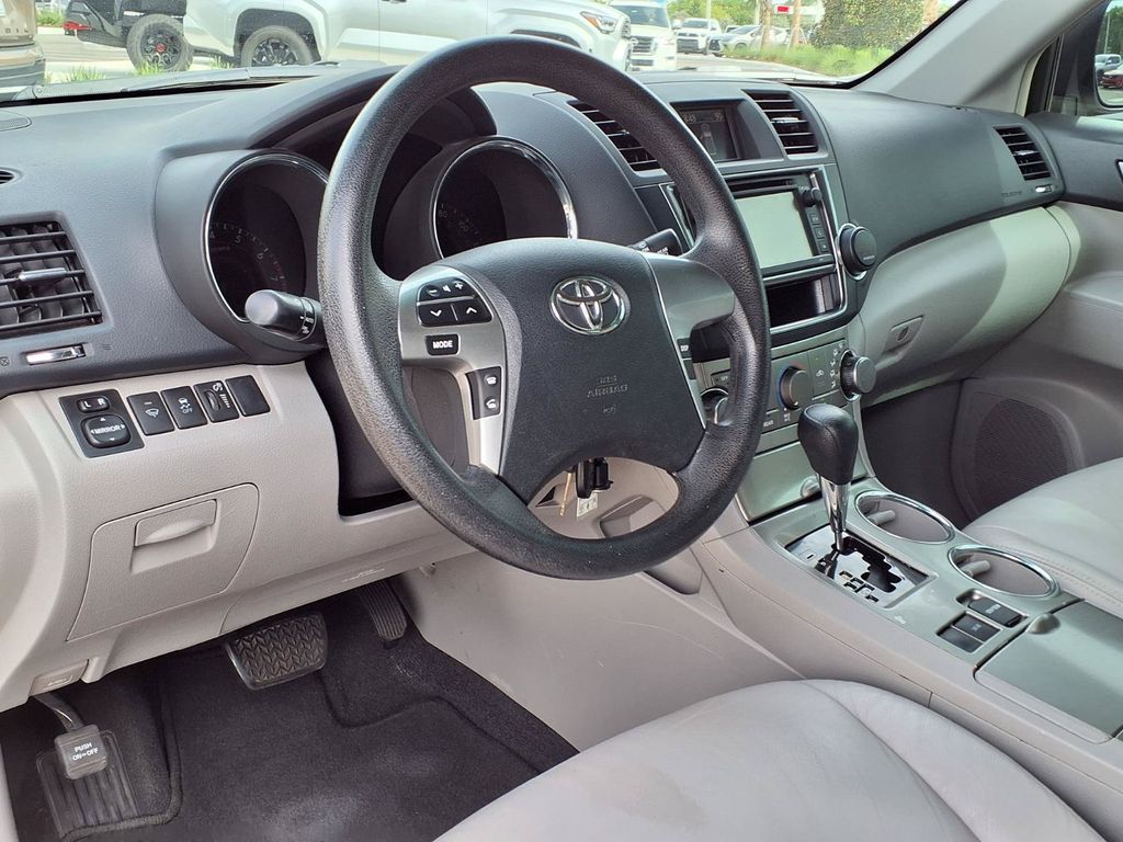 Used 2013 Toyota Highlander SUV