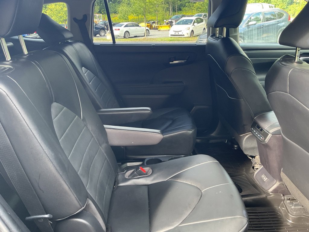 Used 2023 Toyota Highlander Hybrid SUV