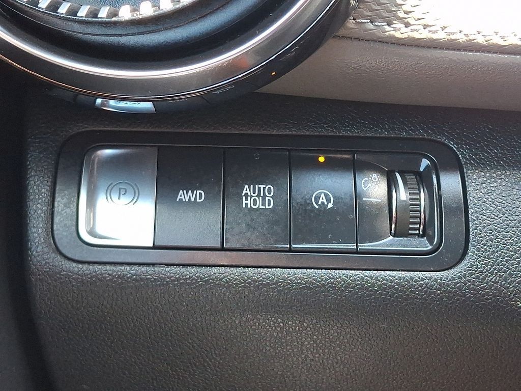 used 2025 Chevrolet Equinox car, priced at $28,394