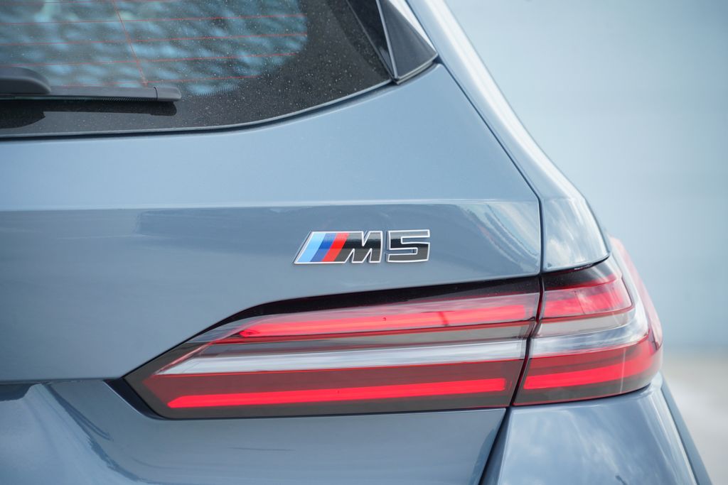 Thumbnail: 2027 BMW M5 - 9