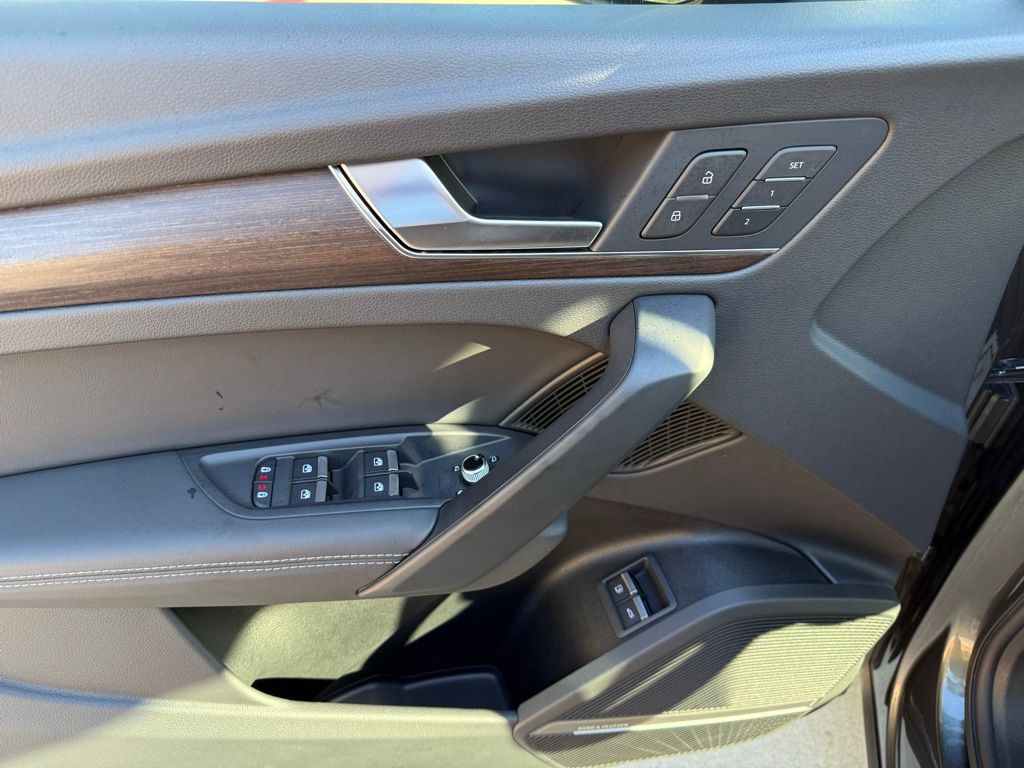 Thumbnail: 2025 Audi Q5 - 10