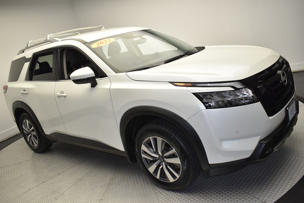 Thumbnail: 2023 Nissan Pathfinder - 3