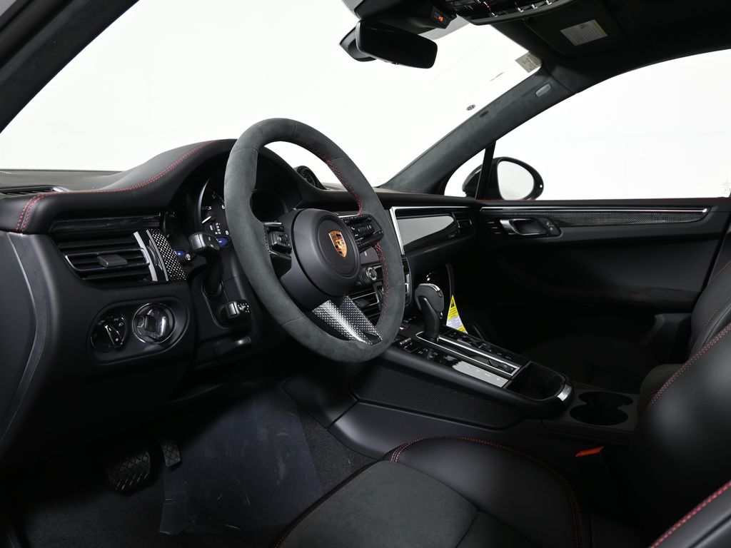 Thumbnail: 2026 Porsche Macan - 4