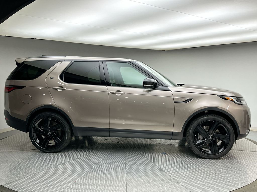 Thumbnail: 2026 Land Rover Discovery - 4