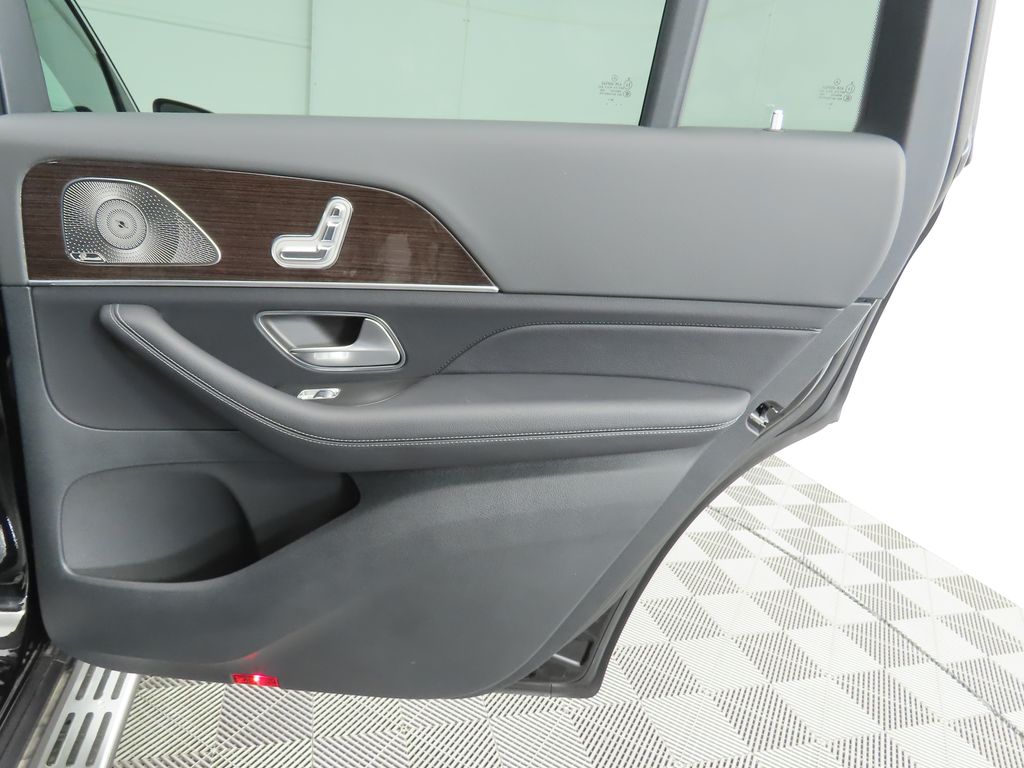 Thumbnail: 2025 Mercedes-Benz GLS - 28