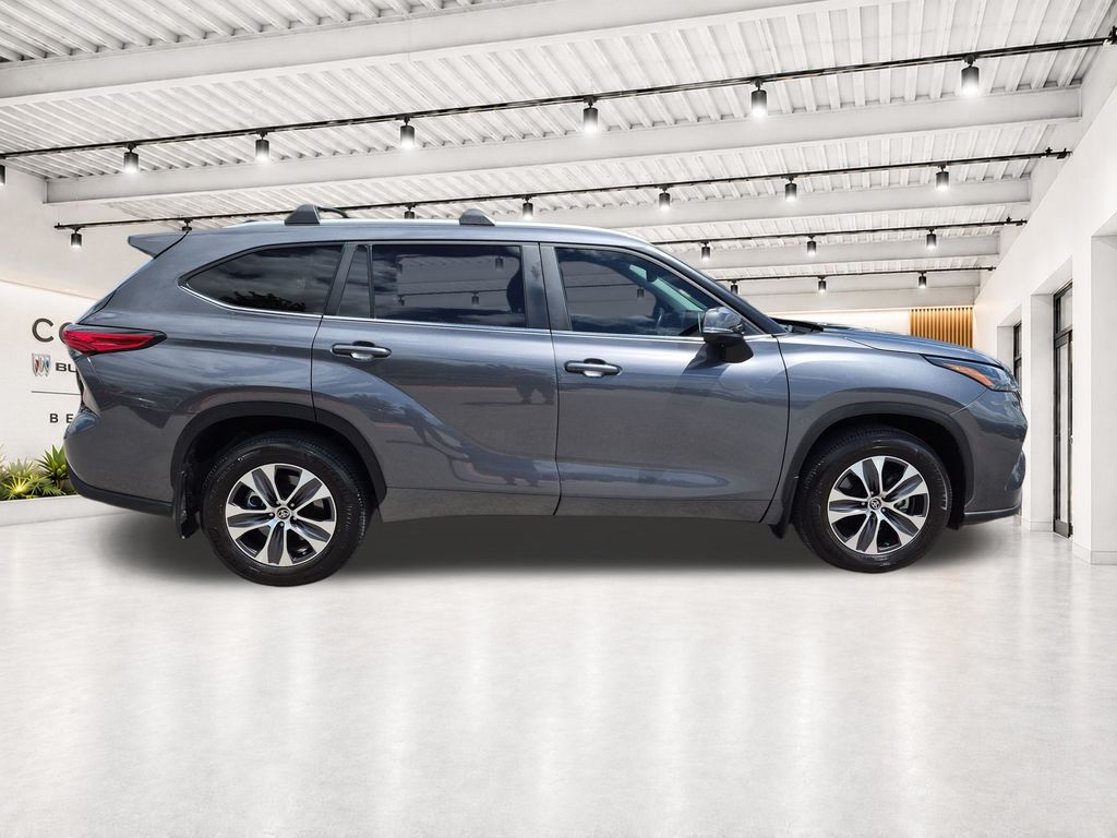 Used Car 2023 Toyota Highlander  Xle For Sale Under $40,000 In Austin, Texas