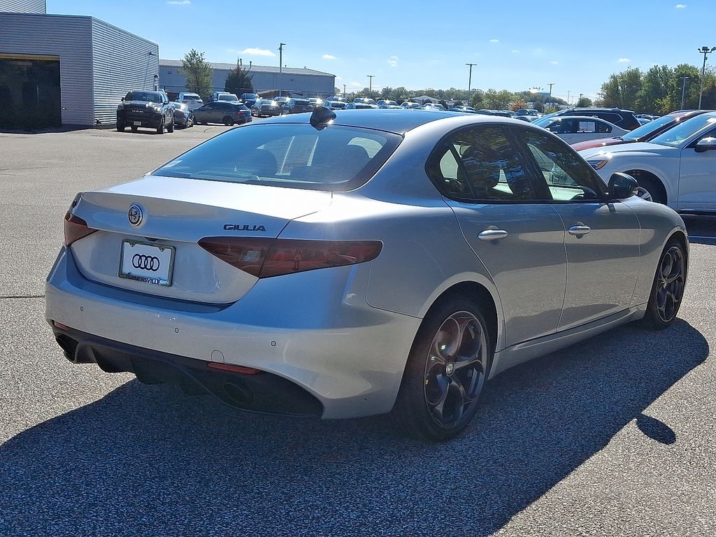 Thumbnail: 2019 Alfa Romeo Giulia - 6