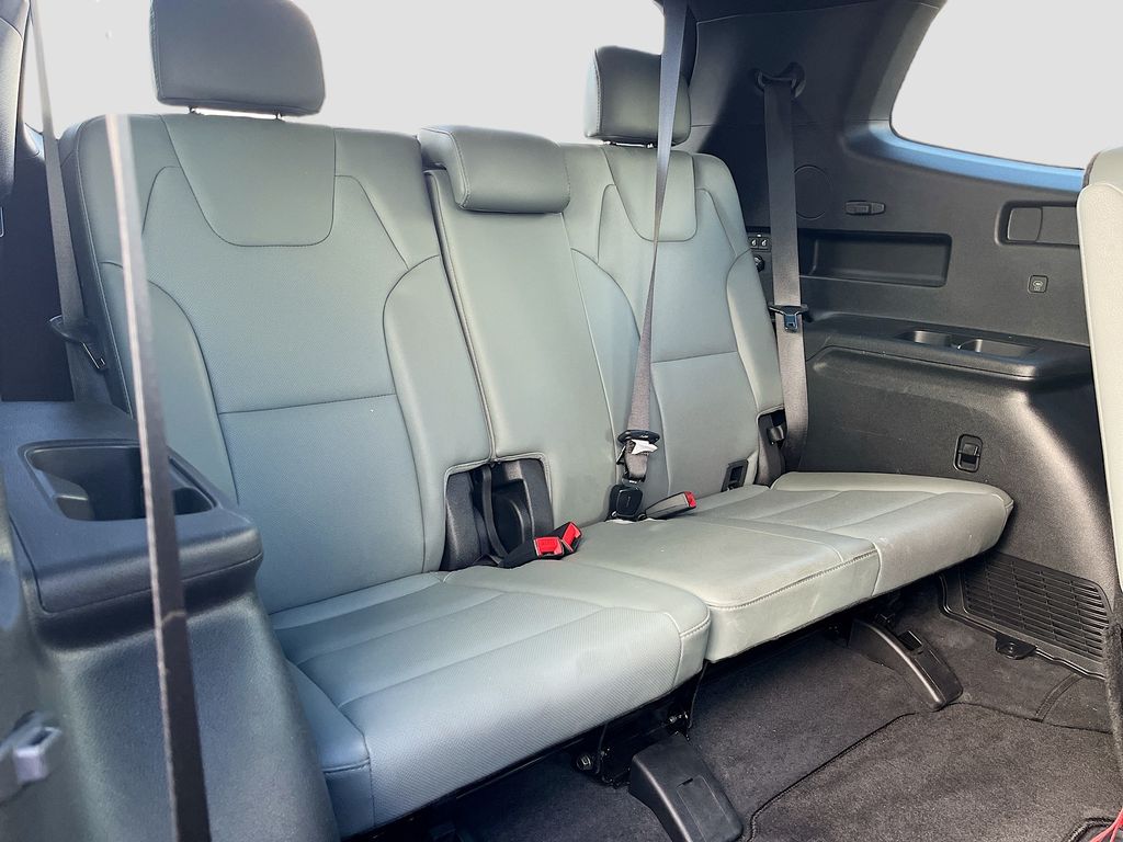 Used 2024 Green Kia EX X-Line image 26
