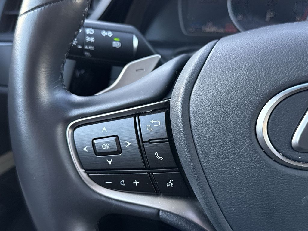 Thumbnail: 2025 Lexus ES - 26