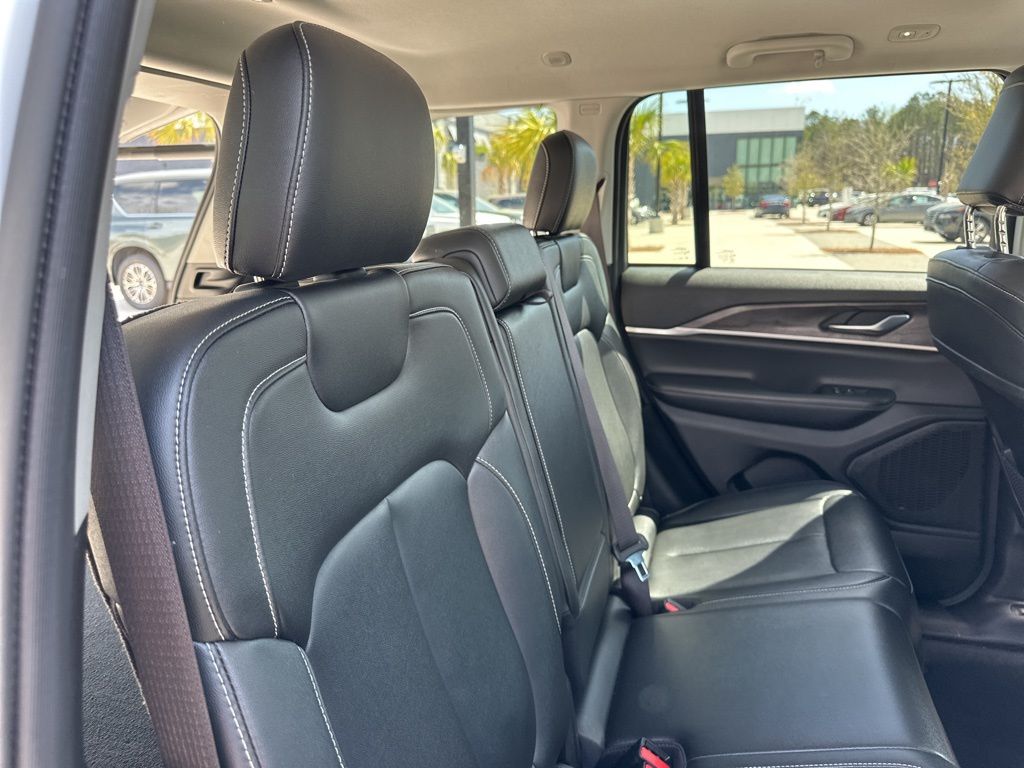 2023 Bright White Clearcoat Jeep Grand Cherokee Limited 4X4 SUV