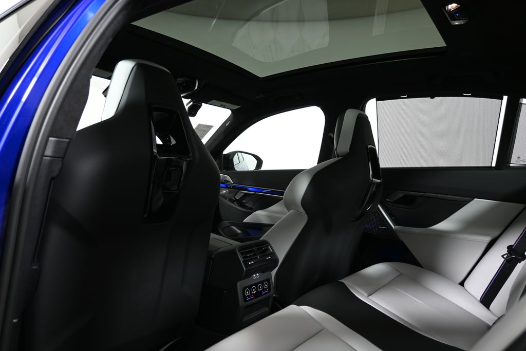 Thumbnail: 2026 BMW M5 - 32