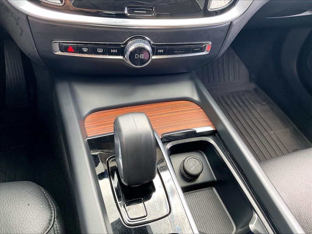 2025 Volvo V60 Cross Country — photo 25