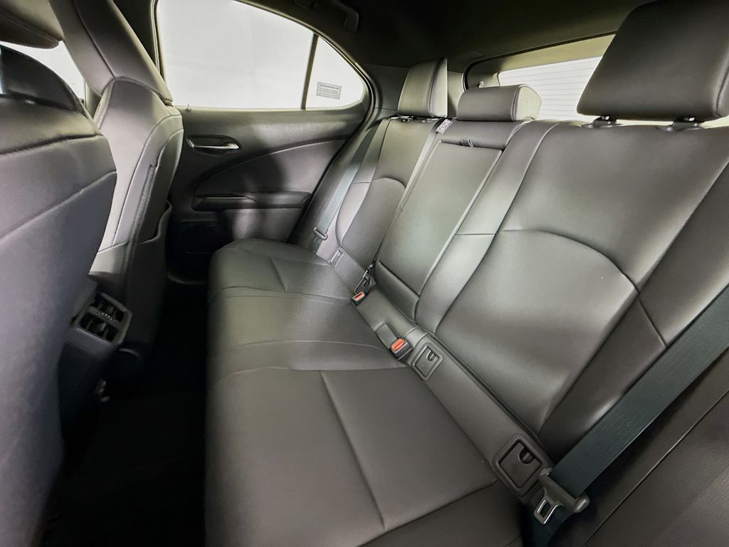 2025 Lexus UX 300h 17