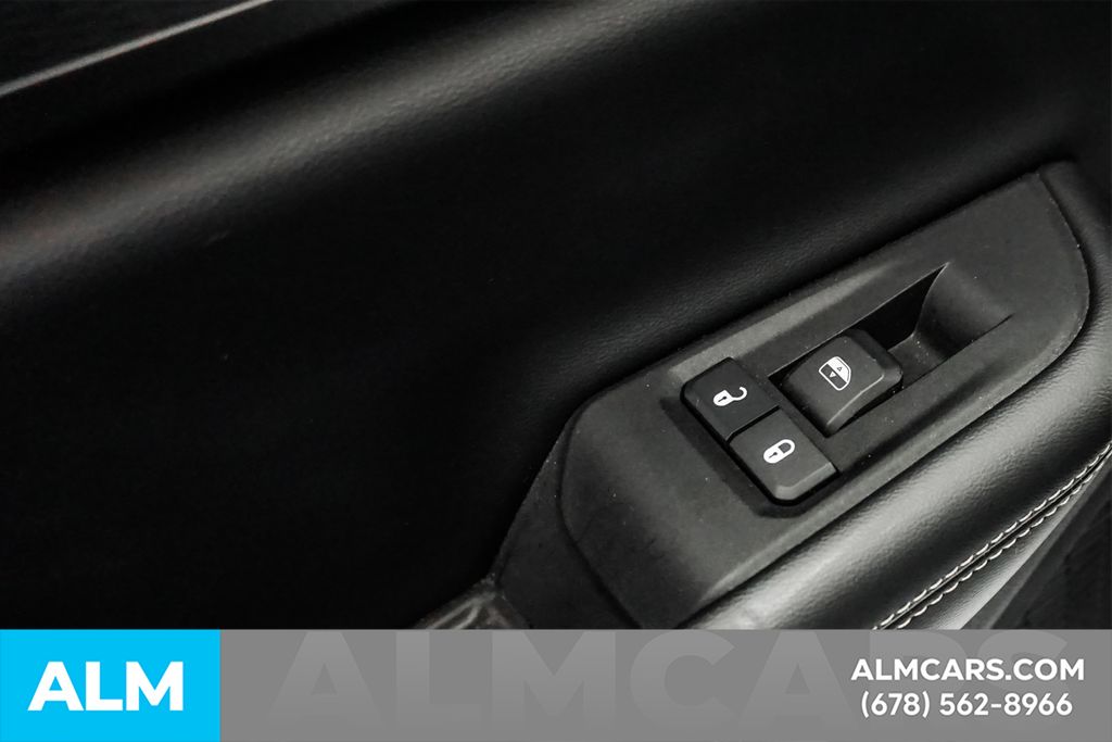 Used 2025 White/off-white Jeep Altitude image 55