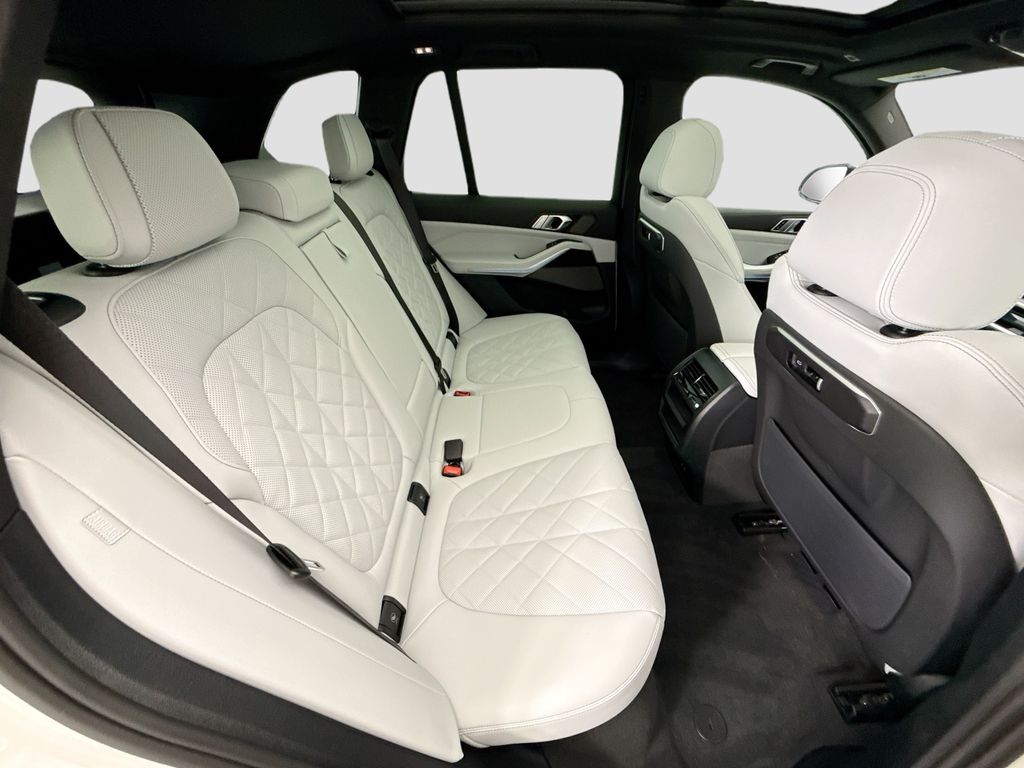 Thumbnail: 2026 BMW X5 - 21