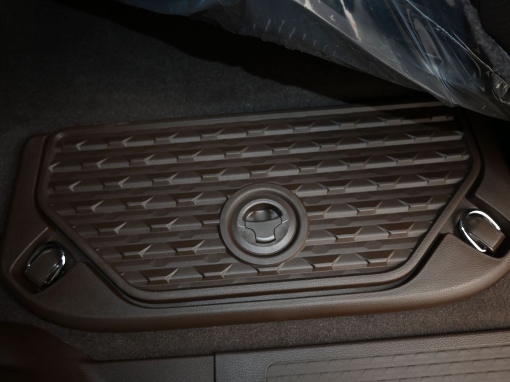 New 2026 Diamond Black Crystal Pearlcoat Ram Limited image 32