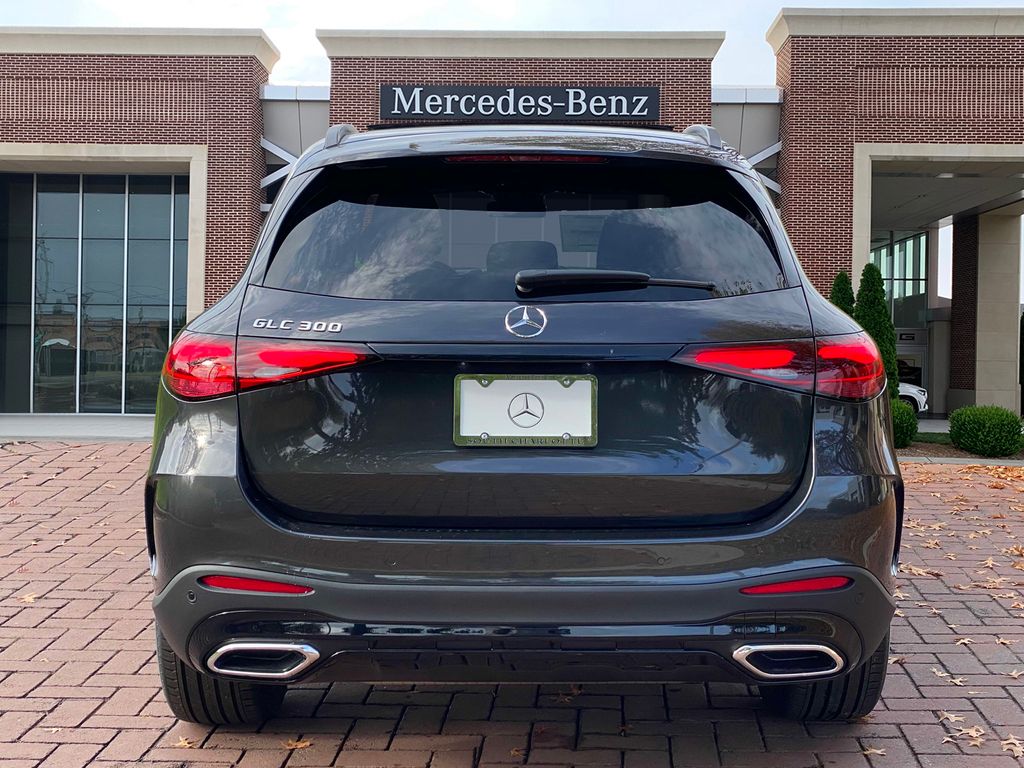 2025 Mercedes-Benz GLC 300 5