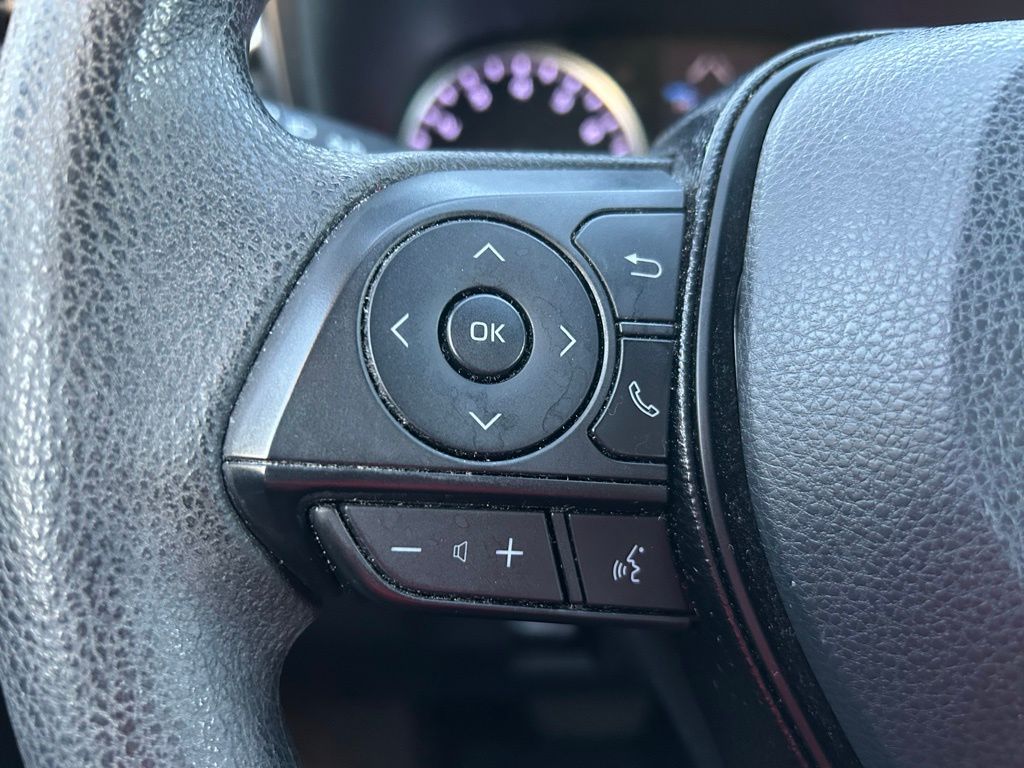 Thumbnail: 2021 Toyota RAV4 - 18
