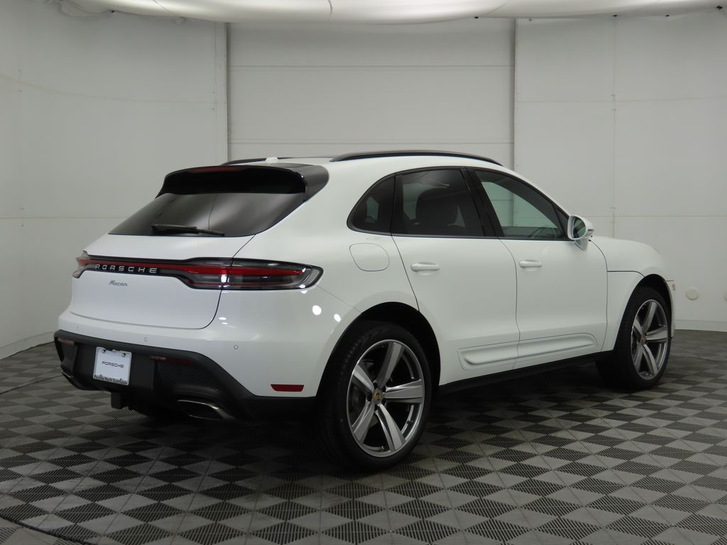 Thumbnail: 2025 Porsche Macan - 7