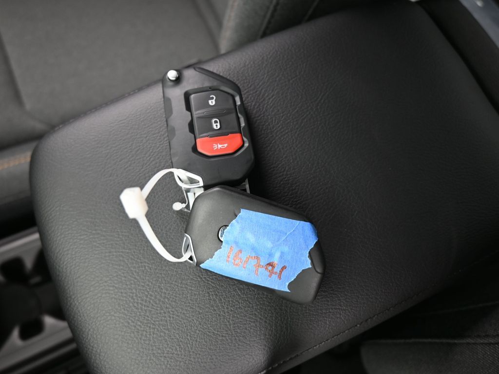 New 2026 reign Jeep Sport image 17