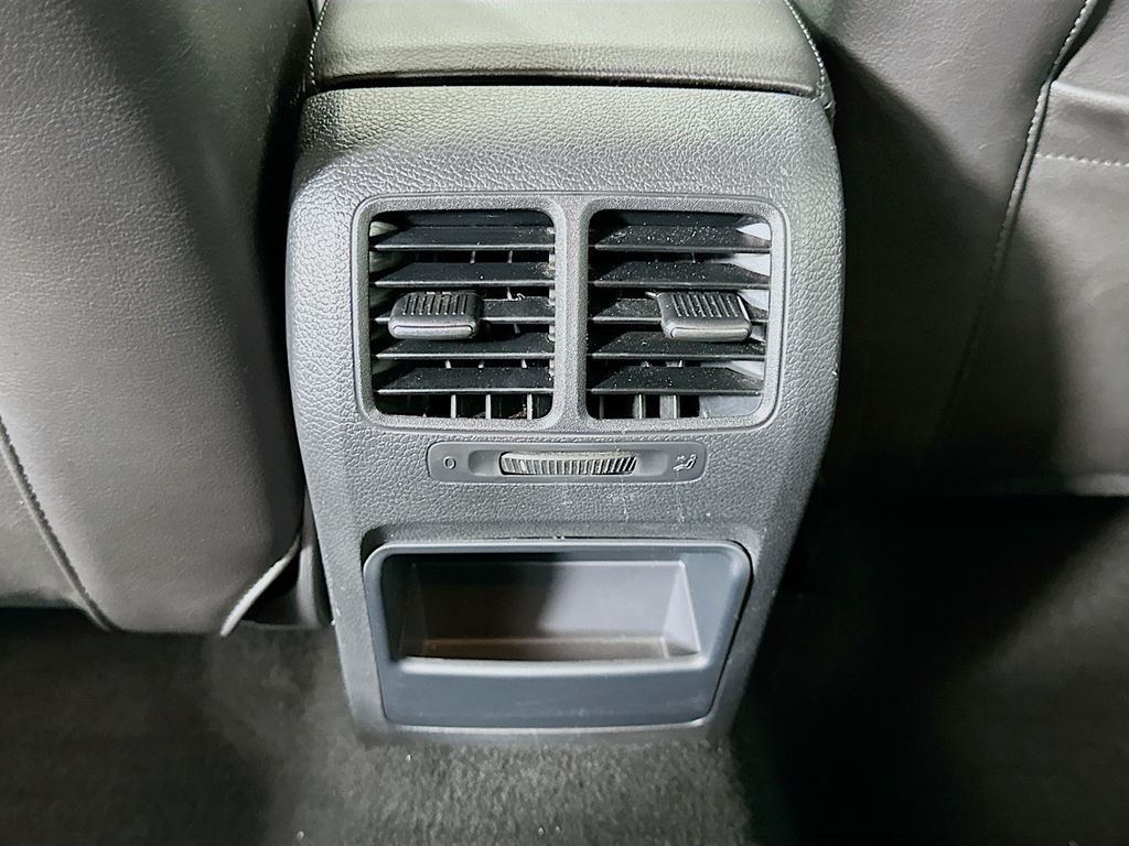 Thumbnail: 2013 Volkswagen Golf - 25