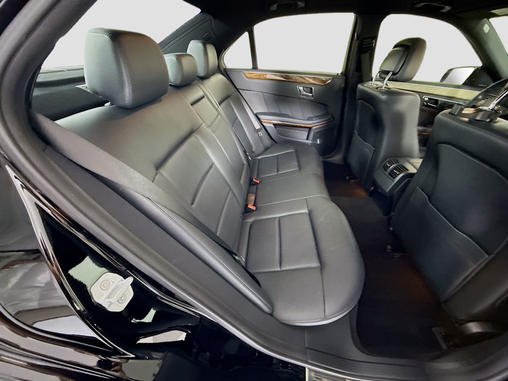 Thumbnail: 2010 Mercedes-Benz E-Class - 23