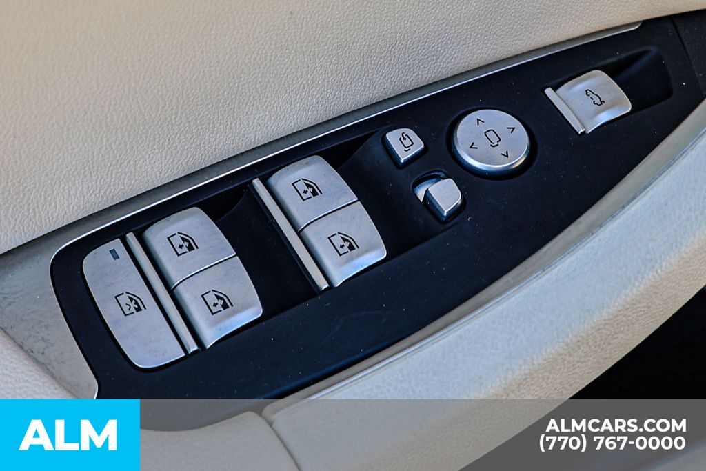 Used 2023 White BMW sDrive30i image 48