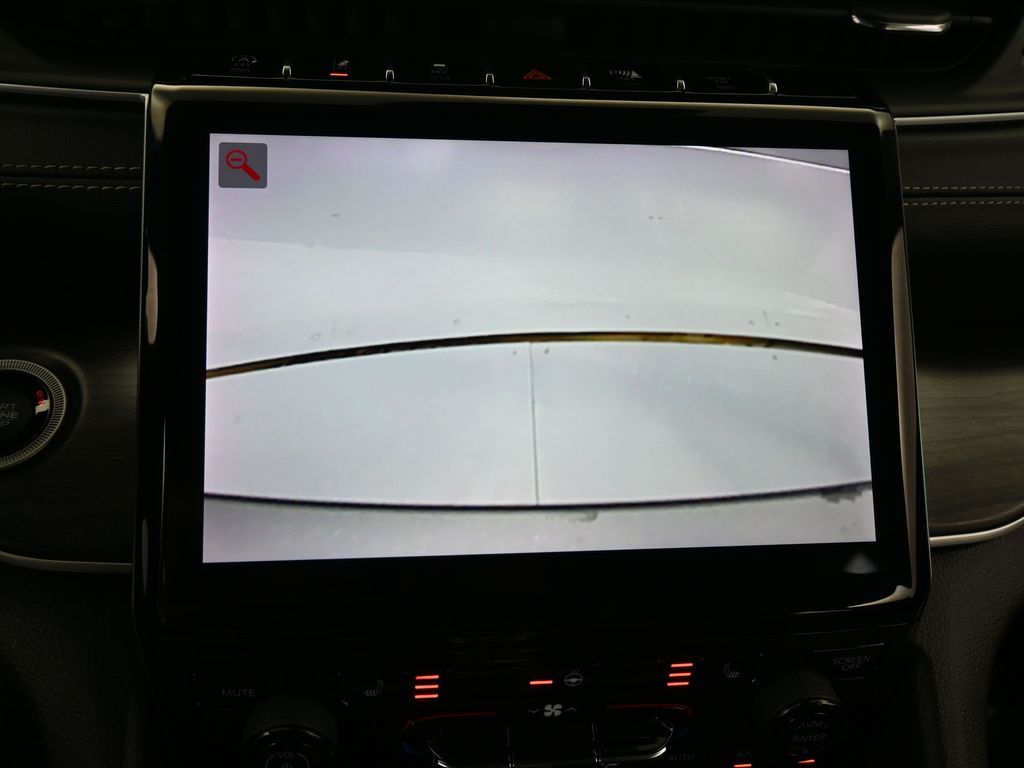 Used 2023 Diamond Black Crystal Pearlcoat Jeep Limited image 21