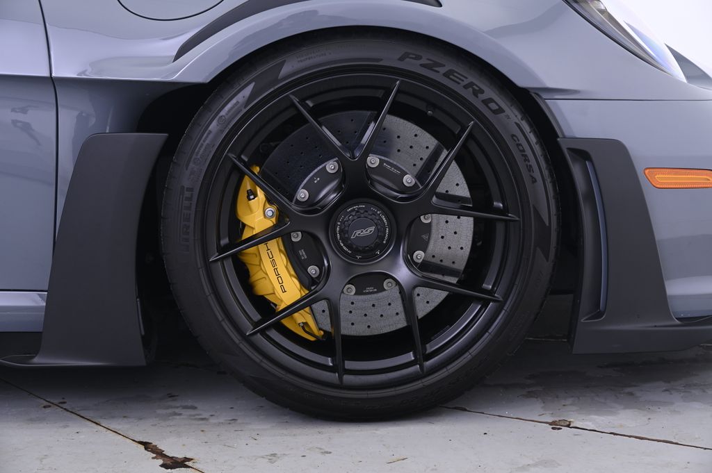 Thumbnail: 2024 Porsche 911 - 14