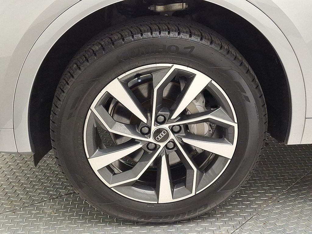 Thumbnail: 2023 Audi Q5 - 8