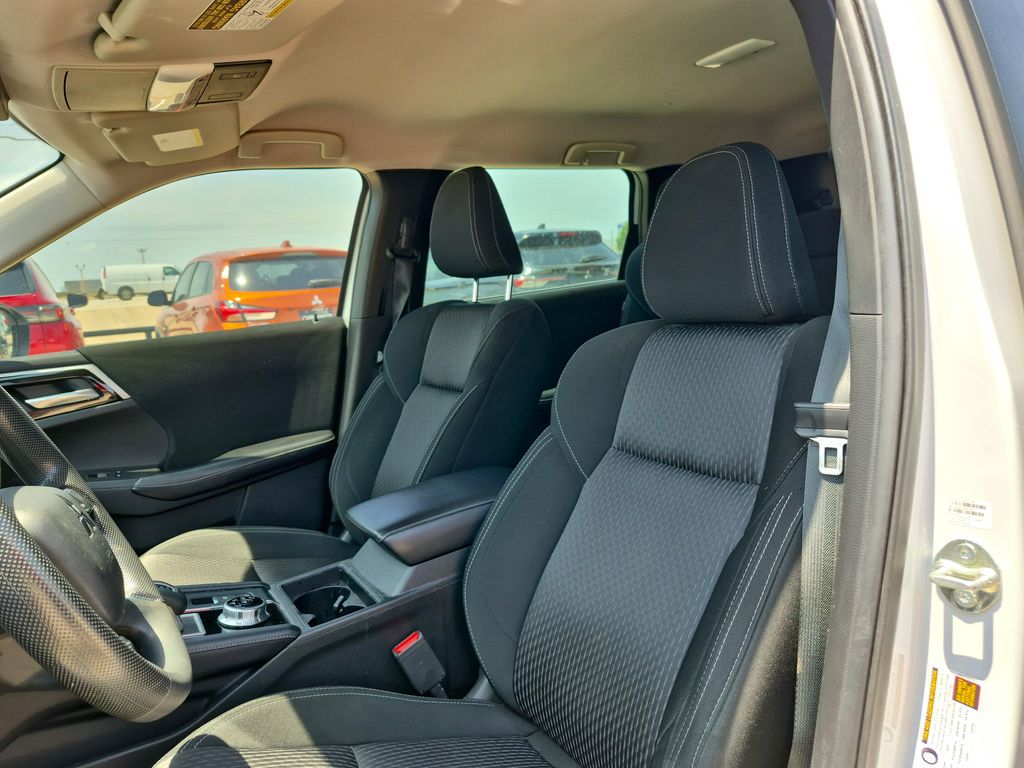 2023 Mitsubishi Outlander ES White at North Houston Mitsubishi