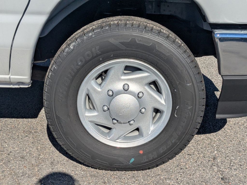 2026 Ford E-350 Cutaway 