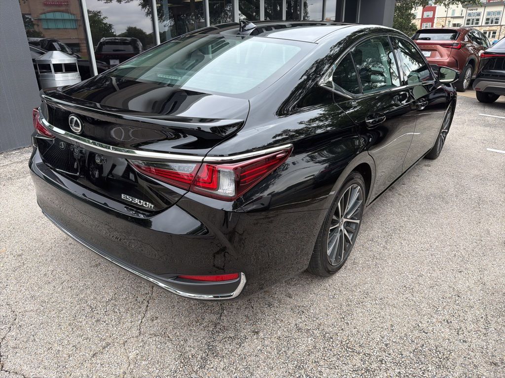 Thumbnail: 2024 Lexus ES - 6