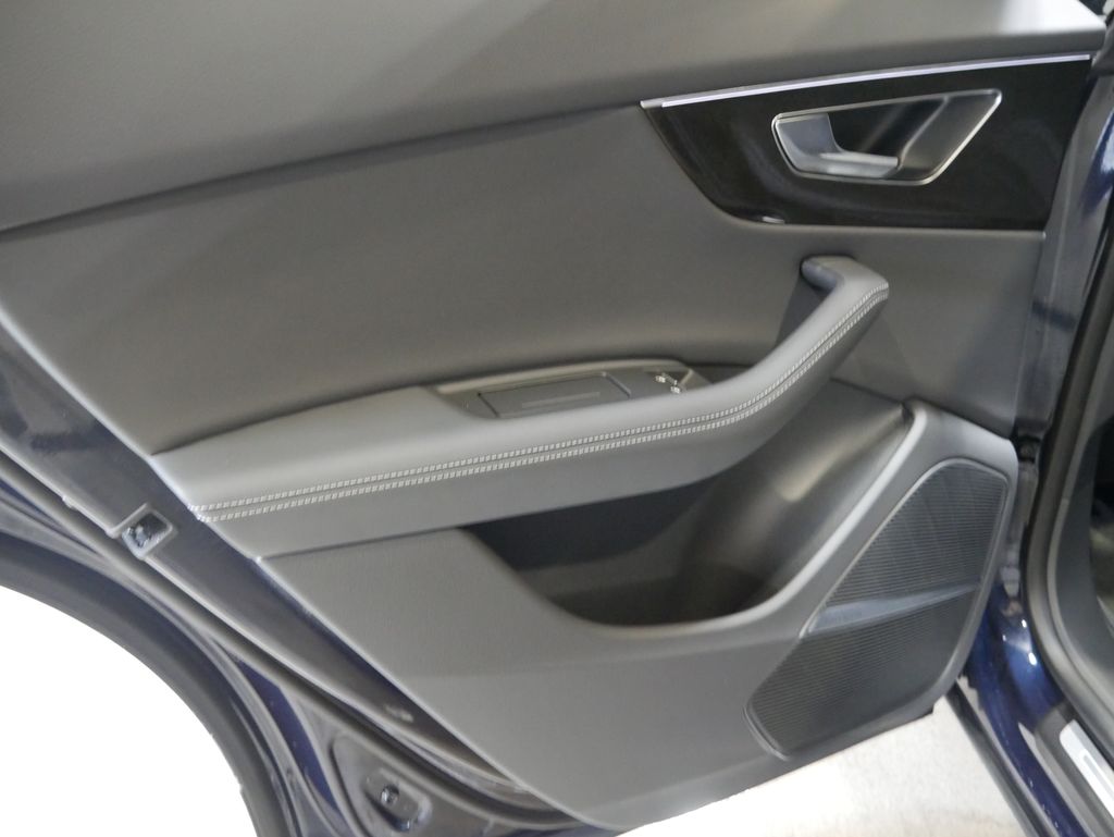 Thumbnail: 2026 Audi Q8 - 16