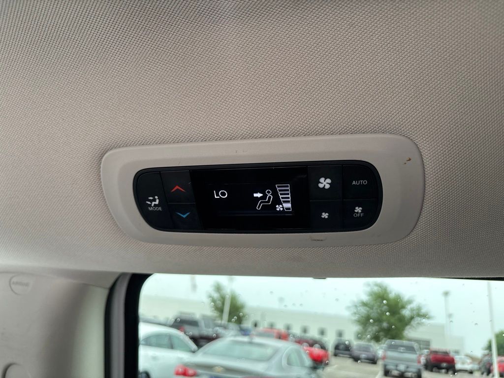 Used 2023 Chrysler Pacifica Van