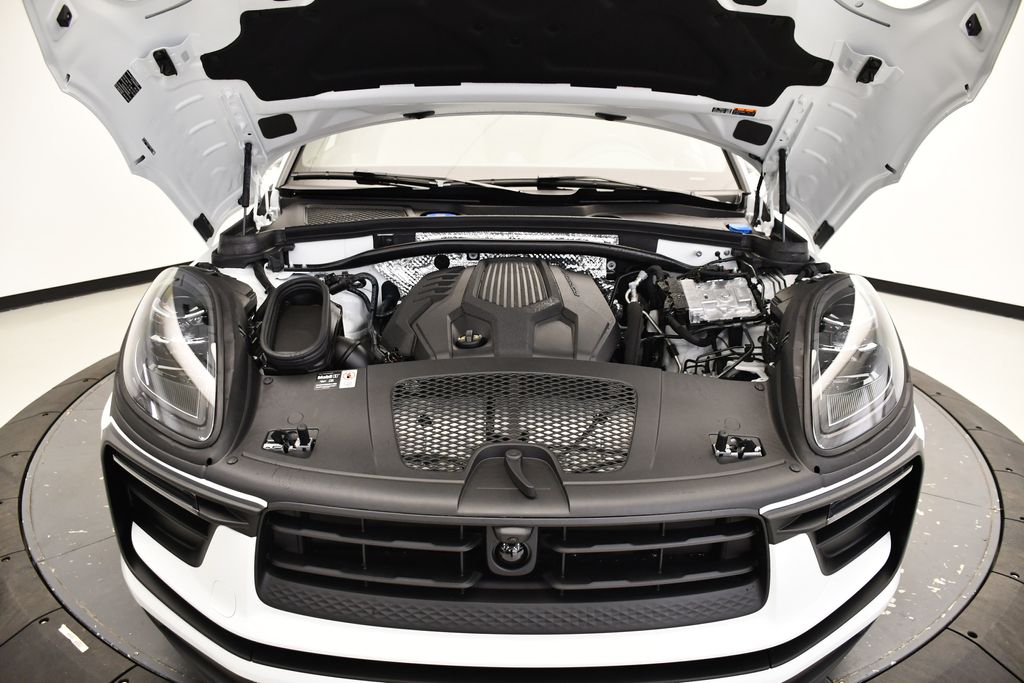 Thumbnail: 2025 Porsche Macan - 11