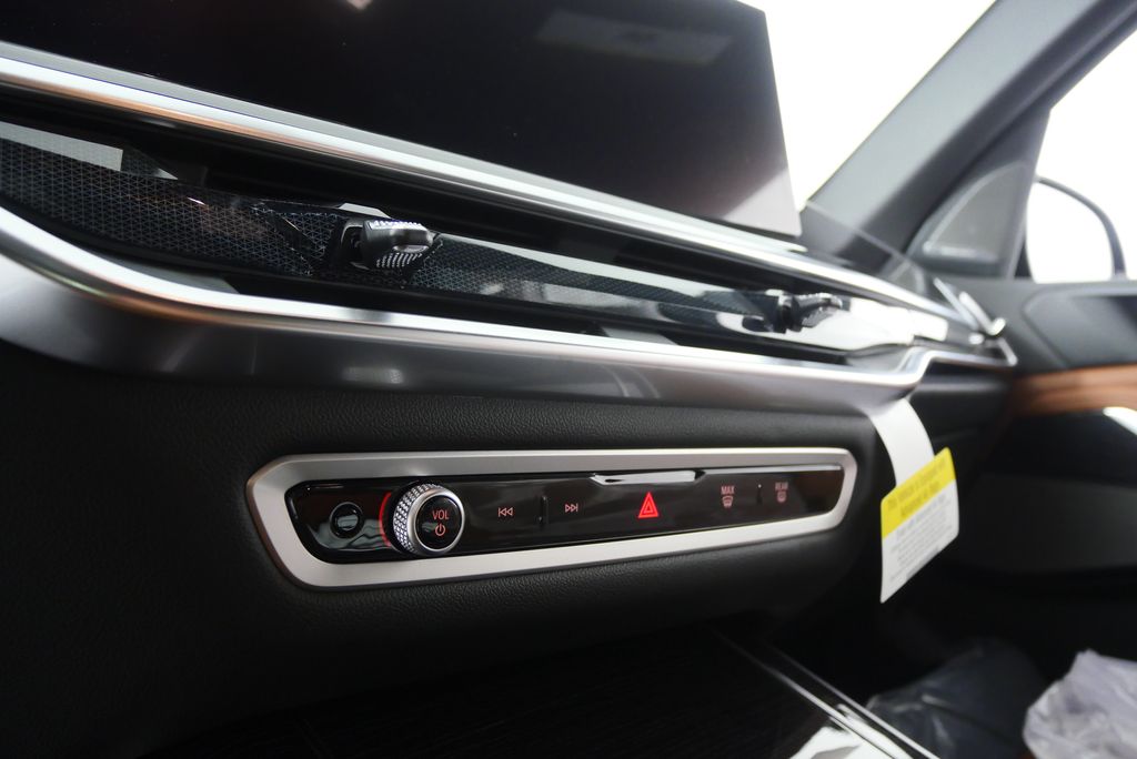 Thumbnail: 2026 BMW X5 - 21