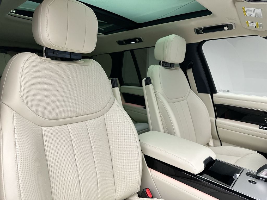Thumbnail: 2025 Land Rover Range Rover - 4