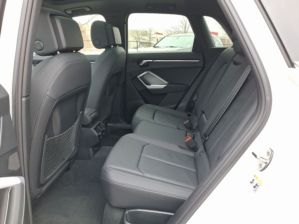 Thumbnail: 2025 Audi Q3 - 10