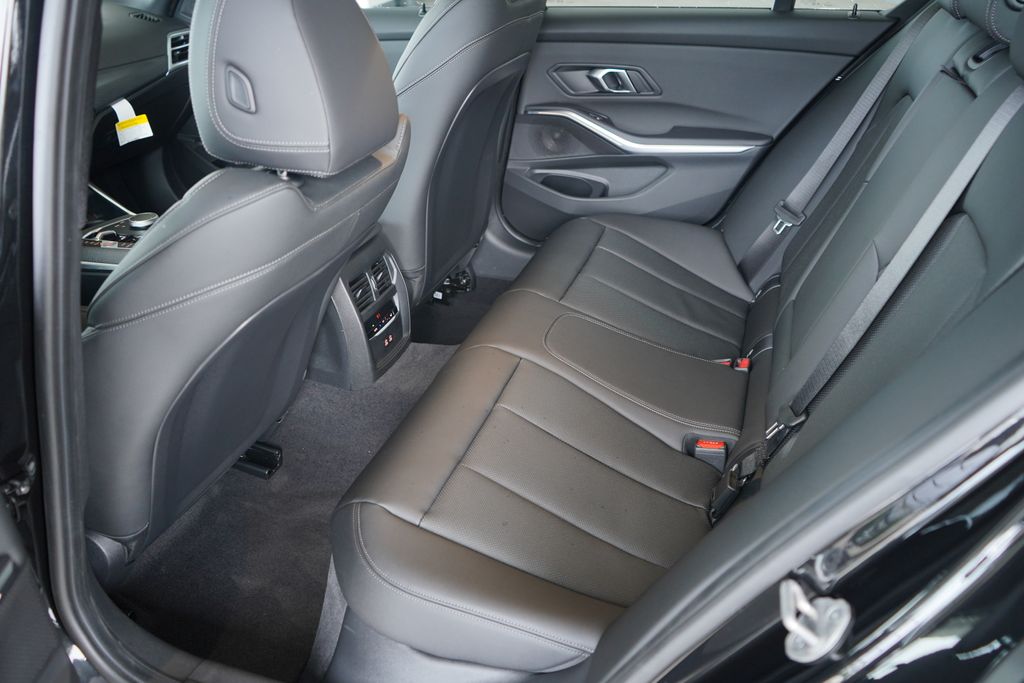 Thumbnail: 2026 BMW 3 Series - 19