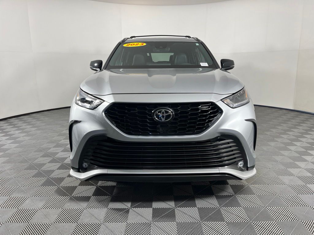 Thumbnail: 2023 Toyota Highlander - 7