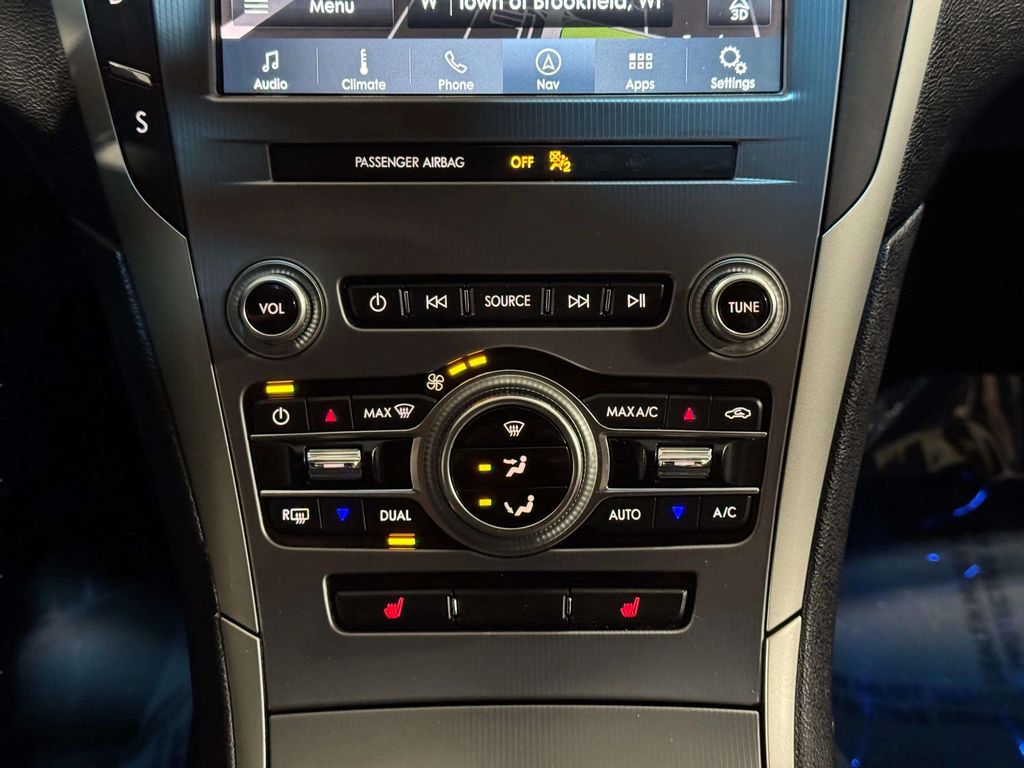 Used 2019 Ingot Silver Metallic Lincoln Reserve image 7