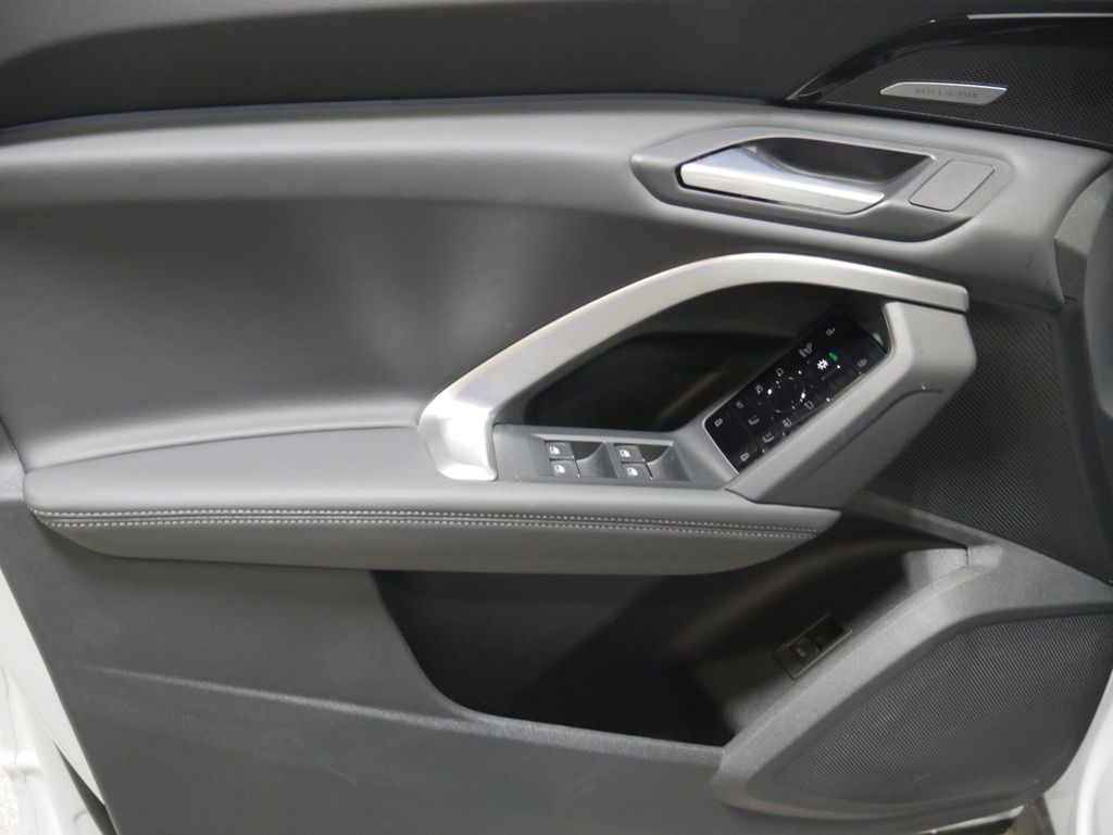 Thumbnail: 2025 Audi Q5 - 16