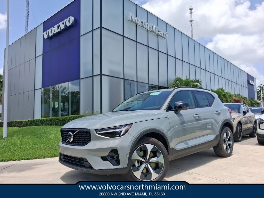 2026 Volvo XC40 B4 Plus