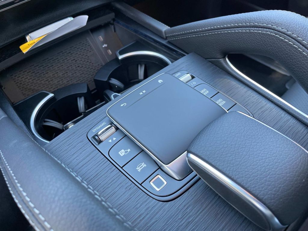 Thumbnail: 2025 Mercedes-Benz GLE - 24