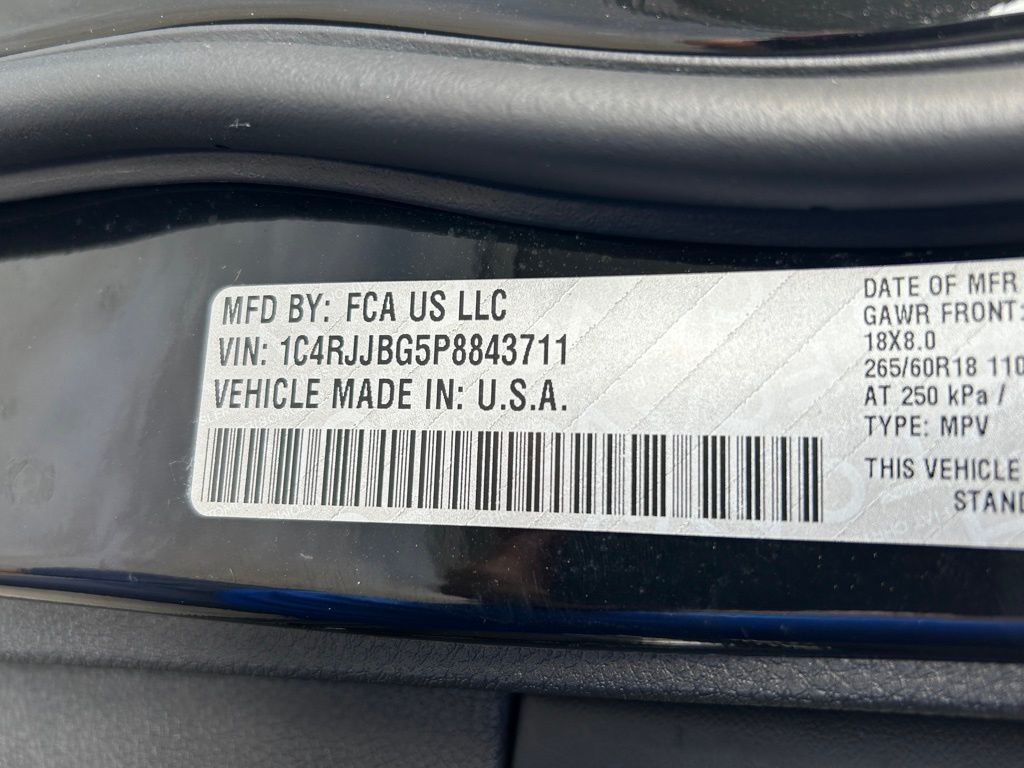 Used 2023 Diamond Black Crystal Pearlcoat Jeep Limited image 54