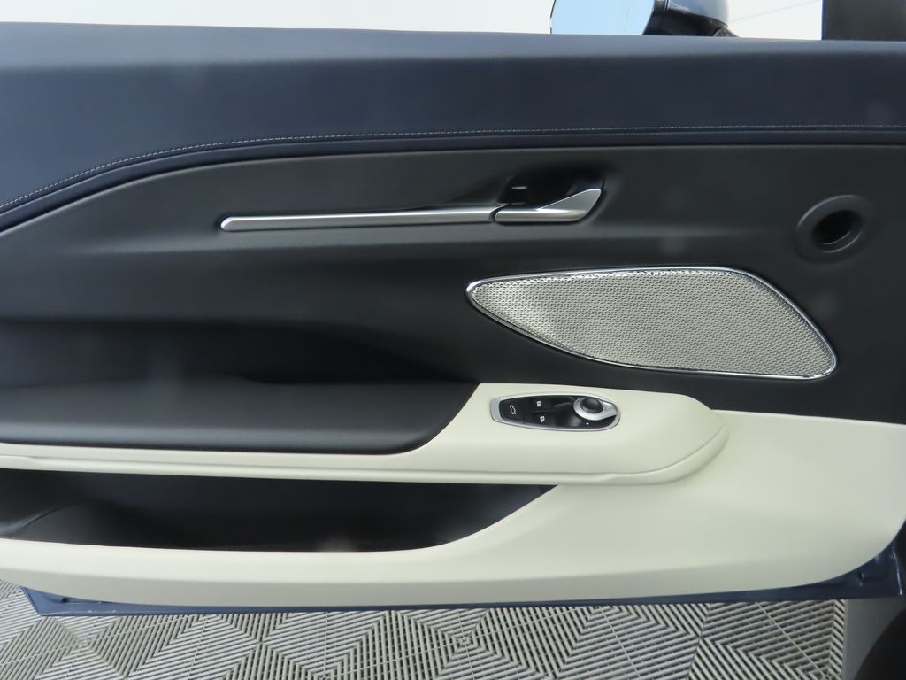 Thumbnail: 2026 Aston Martin Vantage - 30