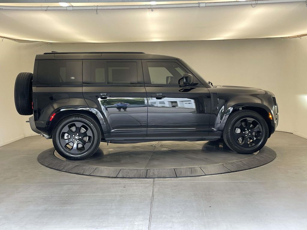 2023 Land Rover Defender 110 X-Dynamic SE - 8