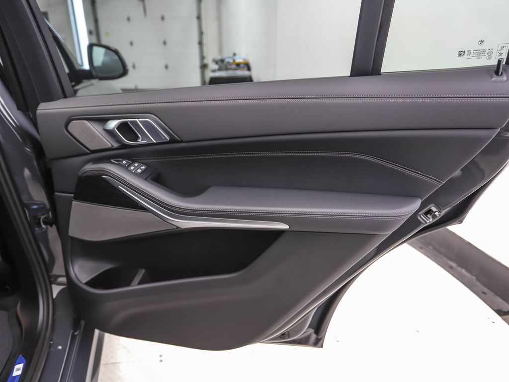 2026 BMW X7 xDrive40i 25