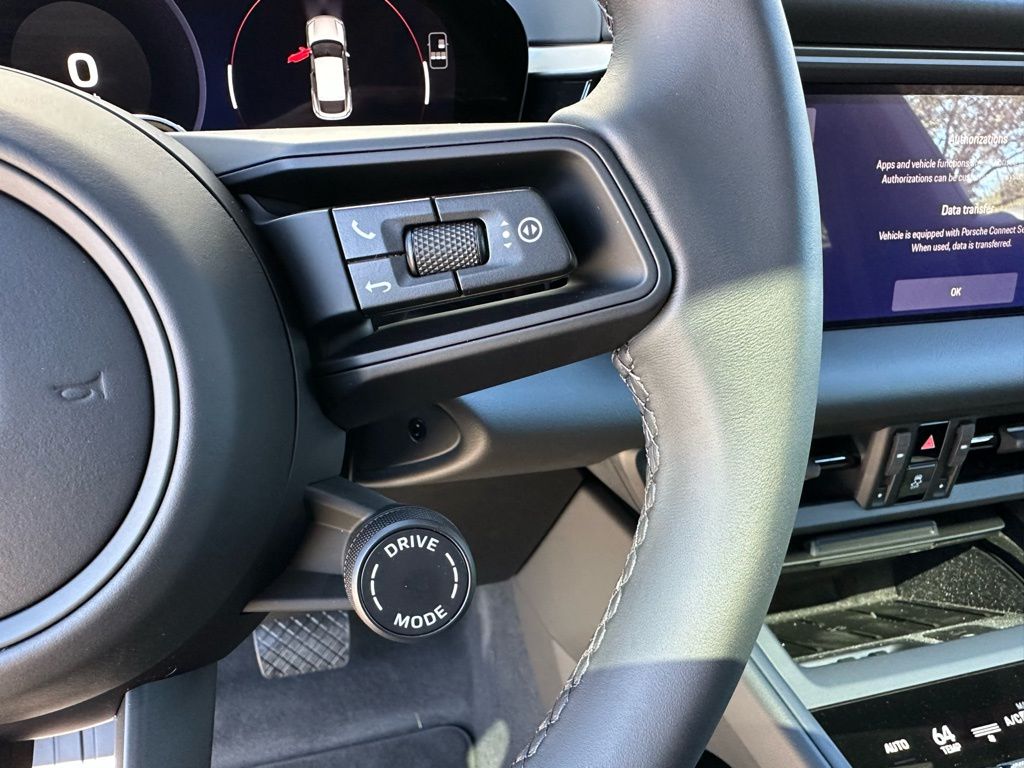 Thumbnail: 2026 Porsche Macan - 17